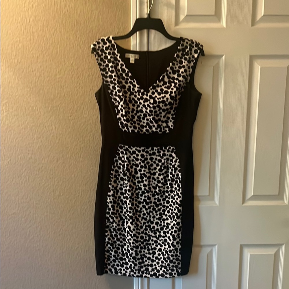 London Times Black and White Sleeveless Dress